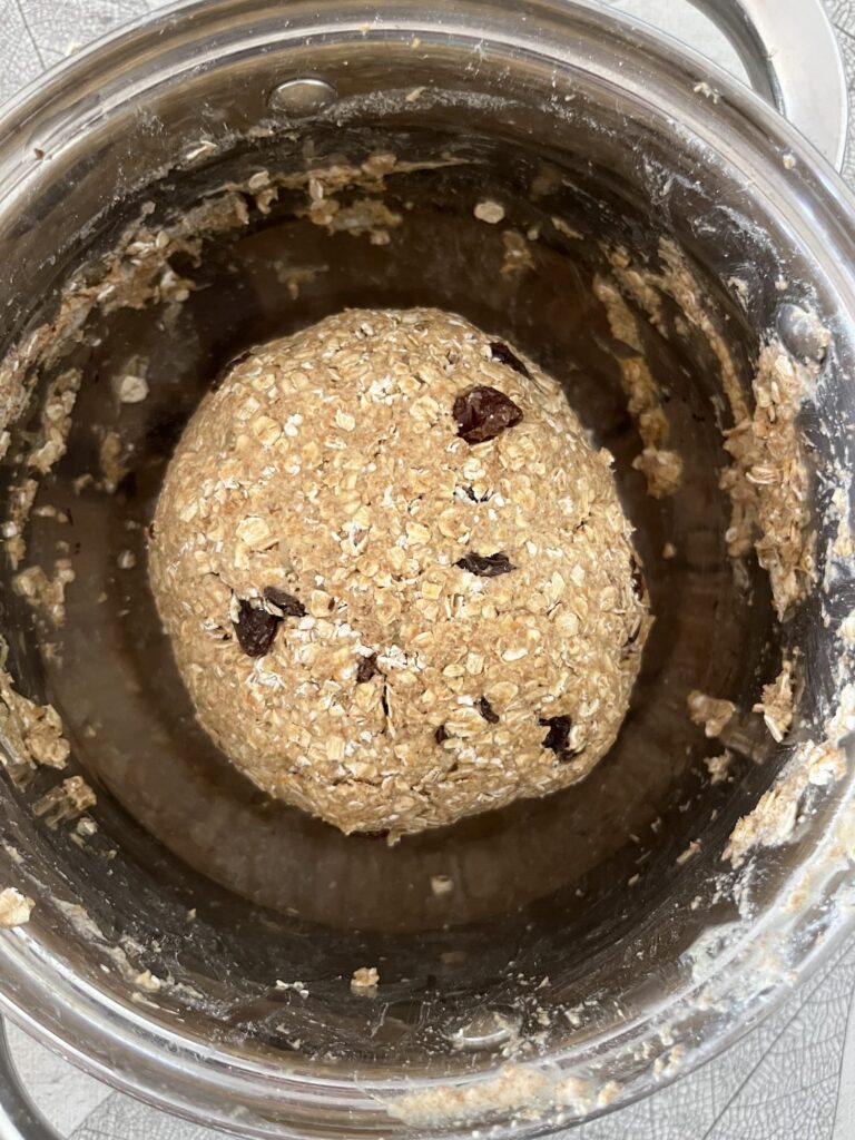 Desem haverbrood rozijnen deeg